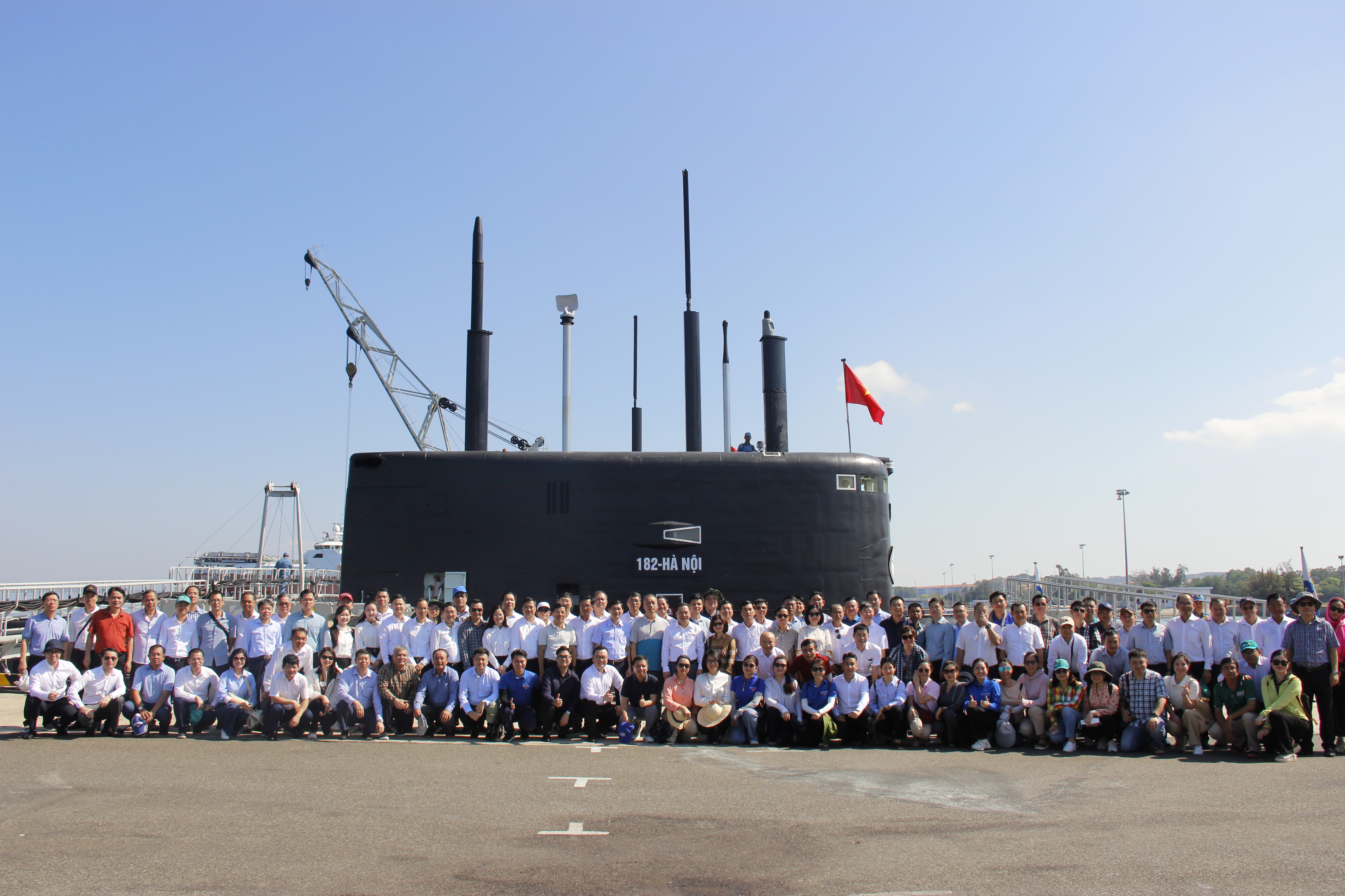  Đoàn công tác thăm quan Lữ đoàn tàu ngầm 189, Quân chủng Hải quân.