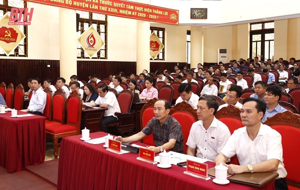 Bộ trưởng Bộ Lao động - Thương binh và Xã hội Đào Ngọc Dung tiếp xúc cử tri huyện Bá Thước