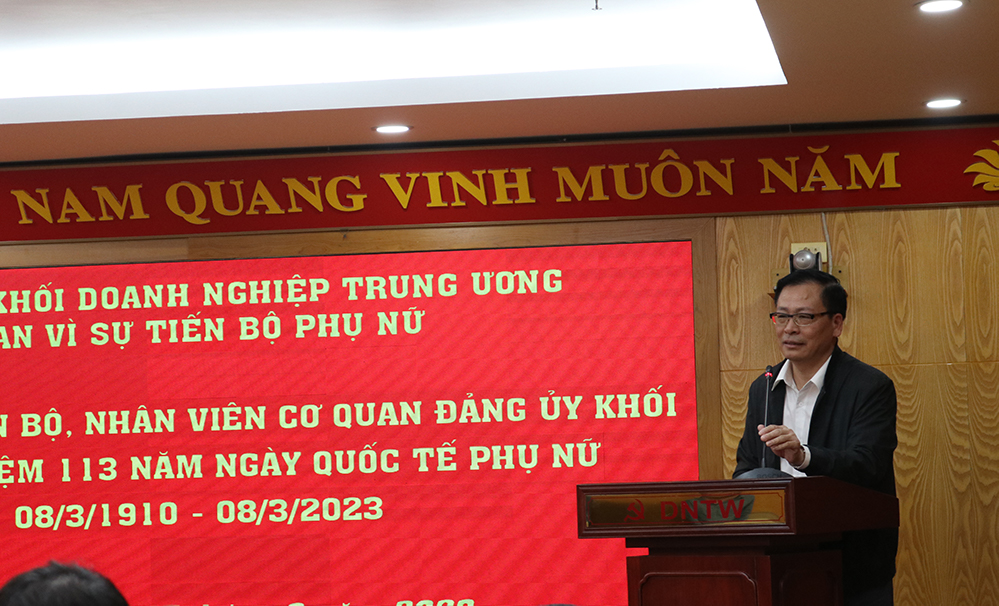 Chủ tịch Công Đoàn Cơ quan Chu Đình Động chia sẻ, động viên các chị em Cơ quan Đảng uỷ Khối.