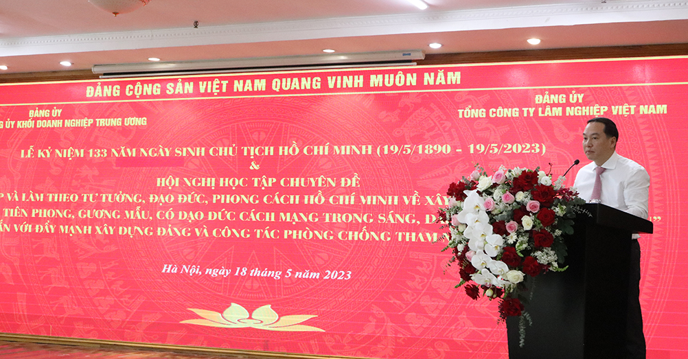 Đồng chí Hồ Xuân Trường Phó Bí thư Đảng ủy Khối, Bí thư Đảng uỷ Cơ quan Đảng uỷ Khối Doanh nghiệp Trung ương đọc diễn văn Kỷ niệm 133 năm Ngày sinh Chủ tịch Hồ Chí Minh.