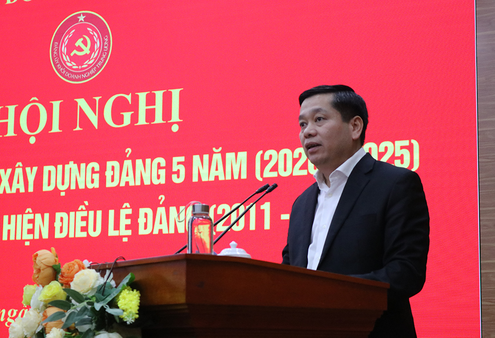 Đồng chí Nguyễn Long Hải, Ủy viên dự khuyết Trung ương Đảng, Bí thư Đảng ủy Khối Doanh nghiệp Trung ương chủ trì Hội nghị.