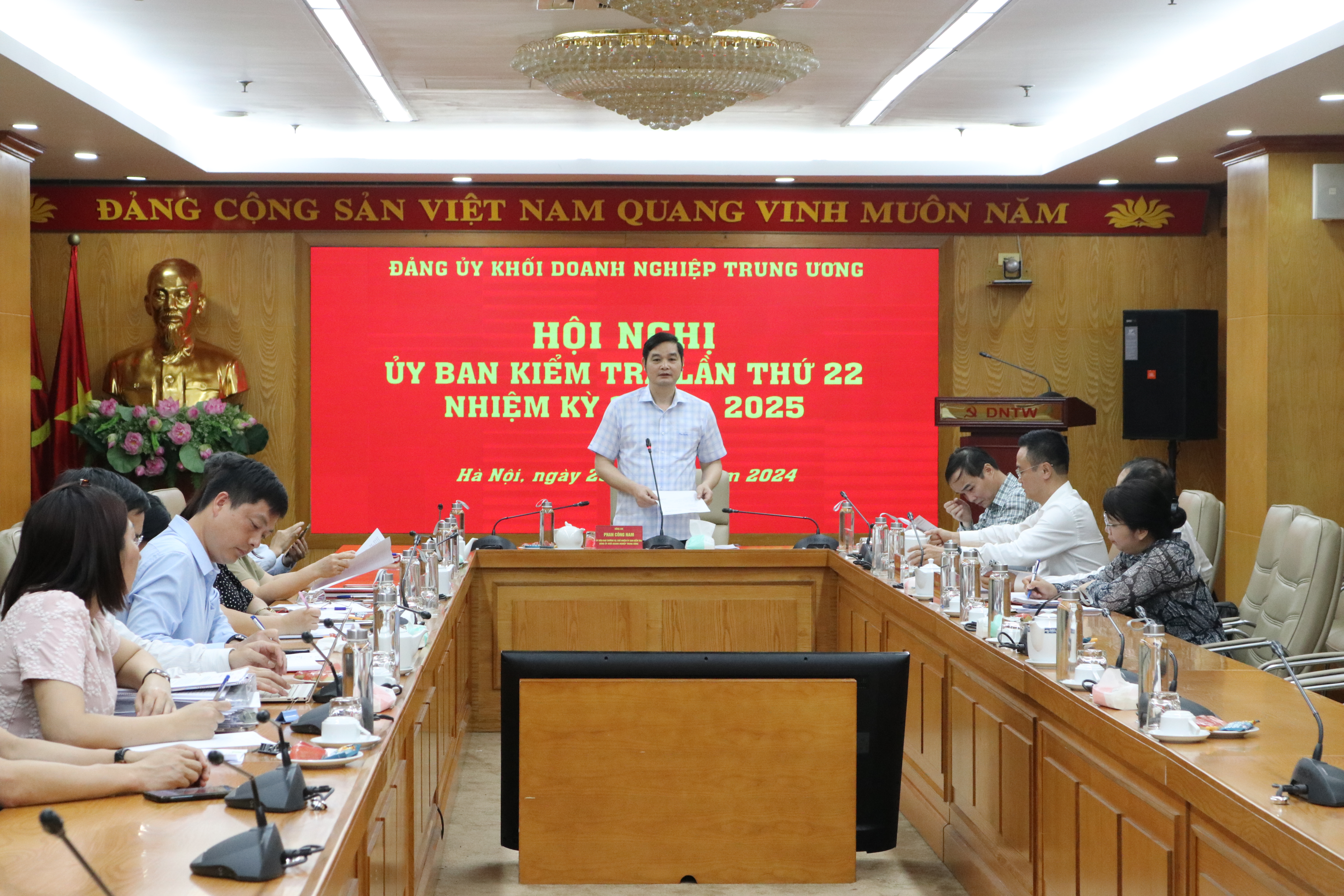 Đồng chí Phan Công Nam, Ủy viên Ban Thường vụ, Chủ nhiệm UBKT Đảng ủy Khối chủ trì Hội nghị.