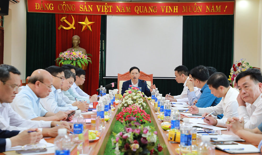 Quang cảnh buổi làm việc.