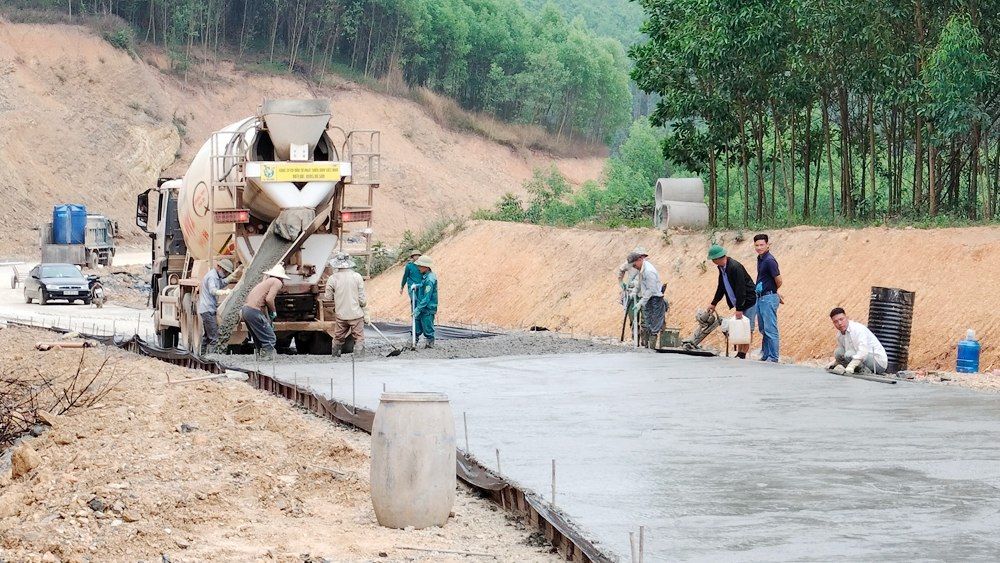 Tuyến đường tại thôn Việt Tiến, xã Giáo Liêm được đổ bê tông, tạo điều kiện cho người dân đi lại, lưu thông hàng hóa.