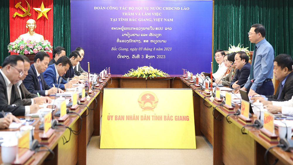 Quang cảnh buổi làm việc.