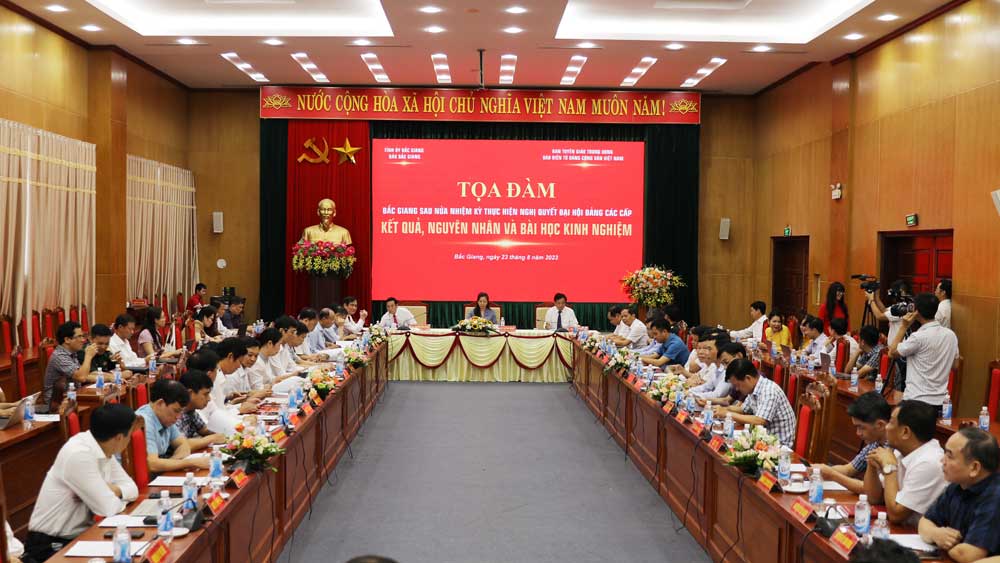 Quang cảnh buổi tọa đàm.