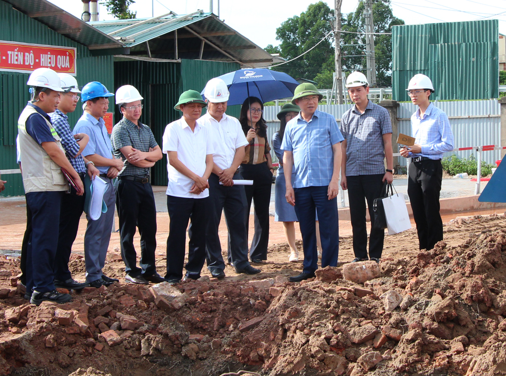 Đồng chí Lê Ánh Dương cùng đoàn công tác kiểm tra dự án đầu tư xây dựng Trung tâm Kiểm soát bệnh tật tỉnh Bắc Giang.