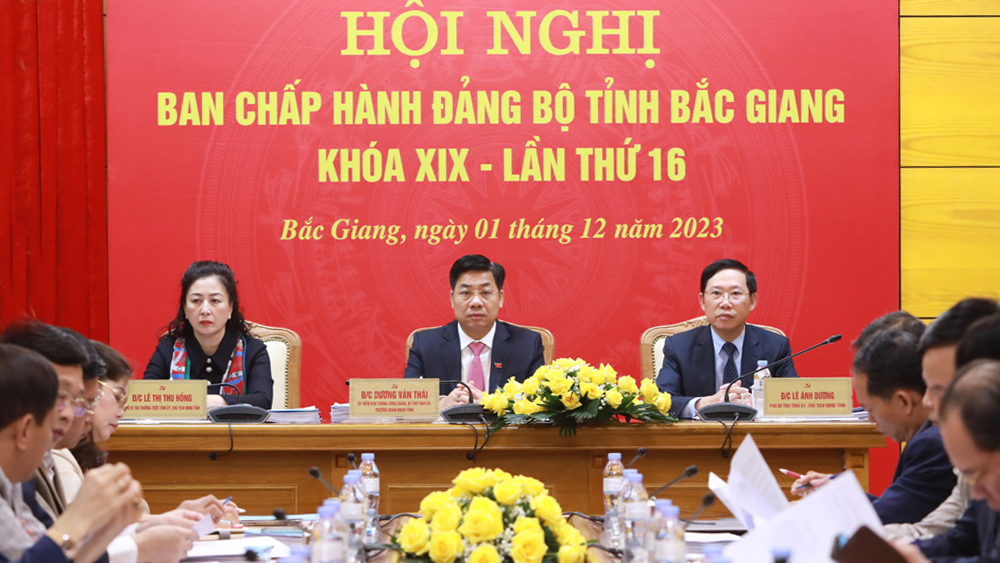 Các đồng chí Thường trực Tỉnh ủy chủ trì hội nghị.