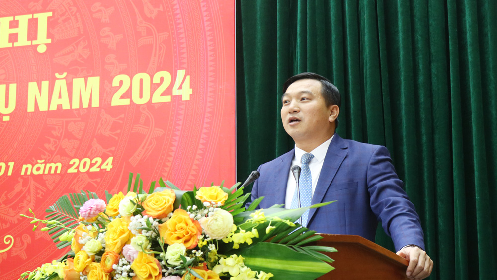 Đồng chí Nguyễn Hoàng Trung, Bí thư Đảng ủy Khối DN tỉnh phát biểu chỉ đạo tại hội nghị.