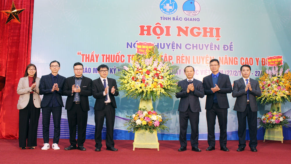 Đồng chí Mai Sơn chúc mừng Hội Thầy thuốc trẻ tỉnh nhân kỷ niệm 69 năm Ngày Thầy thuốc Việt Nam.
