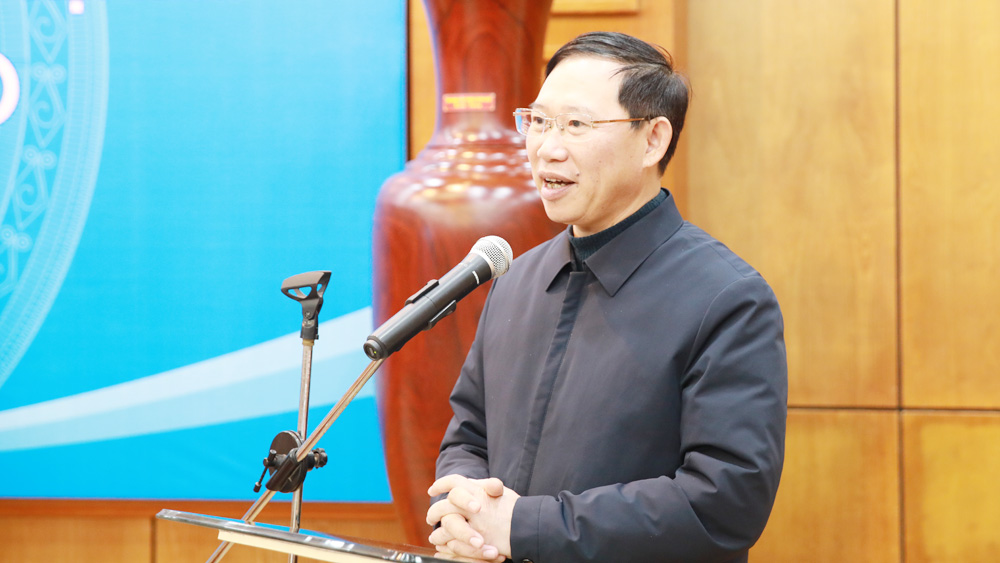 Đồng chí Lê Ánh Dương phát biểu tại buổi gặp mặt.