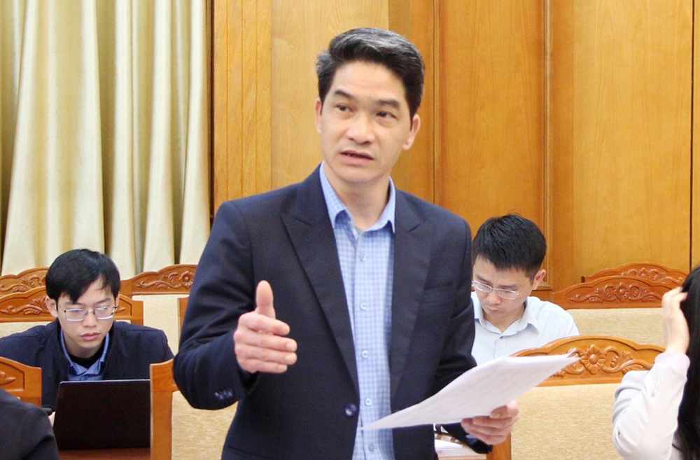 Đồng chí Đào Xuân Cường, Trưởng Ban Quản lý Các KCN tỉnh trao đổi một số nội dung về phát triển các KCN.