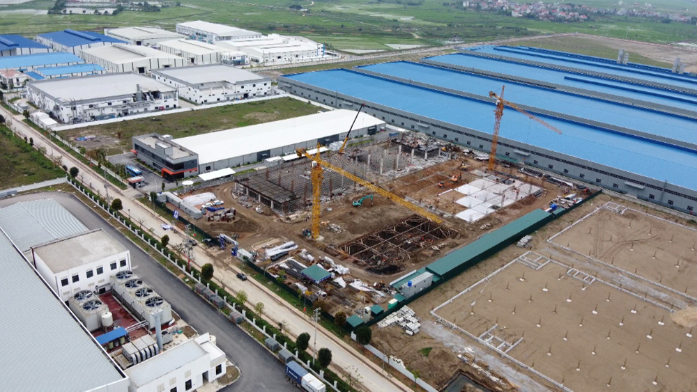 Nhà đầu tư đang xây dựng nhà xưởng tại KCN Quang Châu mở rộng.