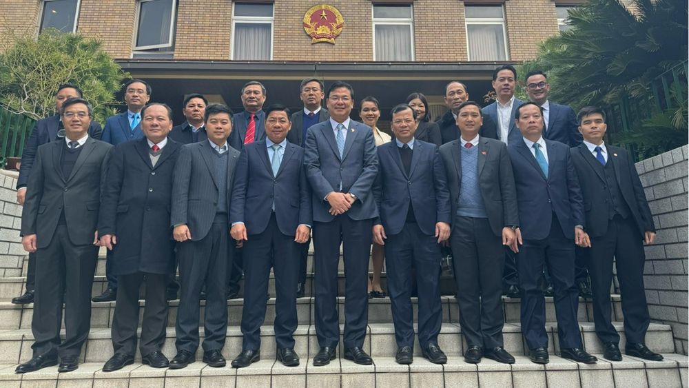 Đoàn công tác tỉnh Bắc Giang với cán bộ, nhân viên Đại sứ quán Việt Nam tại Nhật Bản.