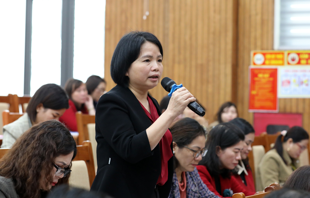 Bà Đào Thu Phương, Chủ tịch Hội LHPN huyện Tân Yên đề nghị quan tâm đầu ra cho sản phẩm nông nghiệp. 