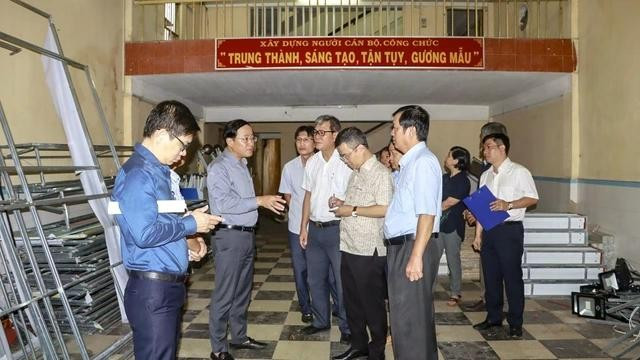 Ông Phạm Anh Tuấn, Chủ tịch UBND tỉnh Bình Định (thứ 2, bên trái), kiểm tra việc quản lý, sử dụng tài sản công trên địa bàn TP.Quy Nhơn