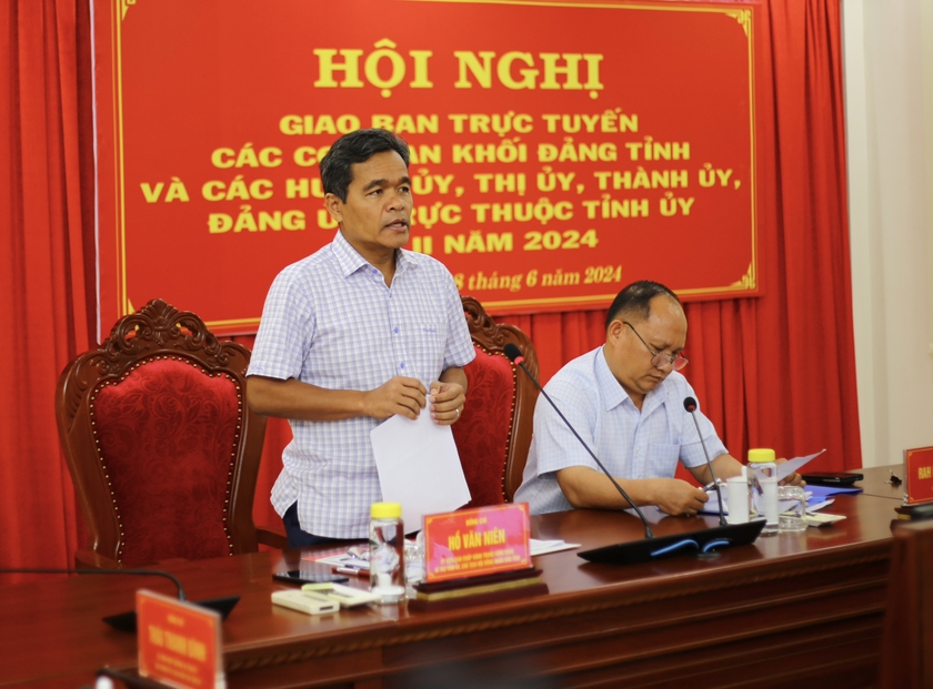 Bí thư Tỉnh ủy Hồ Văn Niên phát biểu tại hội nghị giao ban trực tuyến các cơ quan Khối Đảng tỉnh và các Huyện ủy, Thị ủy, Thành ủy, Đảng ủy trực thuộc Tỉnh ủy quý II. Ảnh: Đăng Vũ