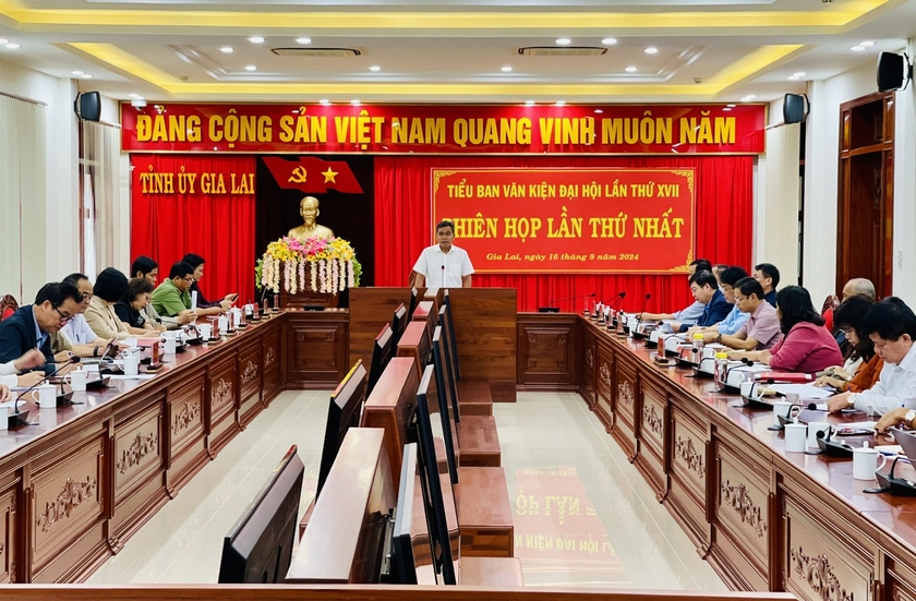 Quang cảnh phiên họp lần thứ nhất của Tiểu ban Văn kiện Đại hội đại biểu Đảng bộ tỉnh lần thứ XVII. Ảnh: P.D