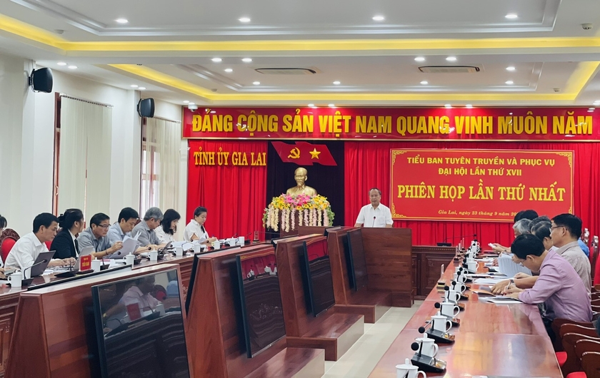 Quang cảnh phiên họp lần thứ nhất Tiểu ban Tuyên truyền và Phục vụ Đại hội đại biểu Đảng bộ tỉnh lần thứ XVII. Ảnh: P.D