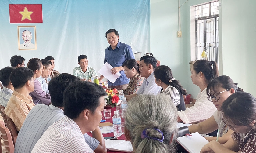 Phó Chủ tịch Thường trực HĐND tỉnh Gia Lai Trương Văn Đạt dự sinh hoạt Chi bộ thôn Plơi Apa Ama Đá. Ảnh: Như Loan