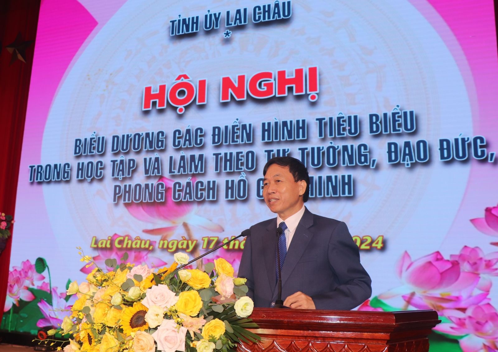 Đồng chí Lê Văn Lương - Phó Bí thư Tỉnh ủy, Chủ tịch UBND tỉnh phát biểu kết luận Hội nghị