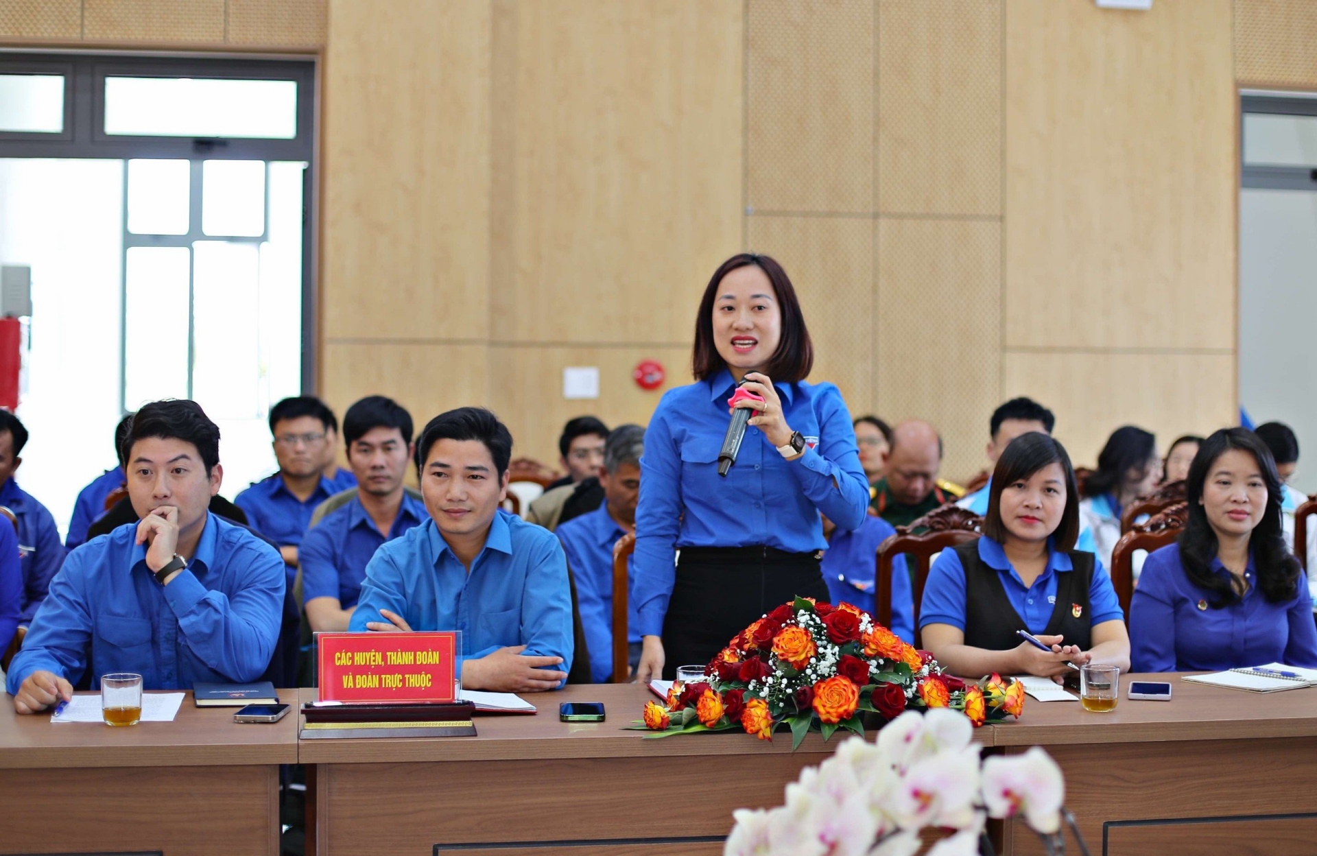 Bí thư Thành Đoàn Bảo Lộc Nguyễn Hà Thanh trình bày ý kiến về việc giải quyết đầu ra cho cán bộ Đoàn khi hết tuổi