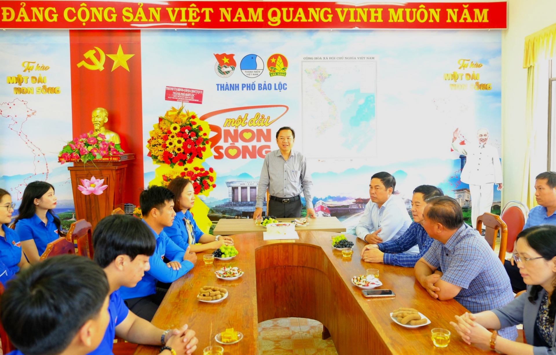 Đồng chí Tôn Thiện Đồng phát biểu gửi lời chúc mừng và biểu dương những kết quả mà tuổi trẻ Bảo Lộc đã đạt được trong thời gian qua