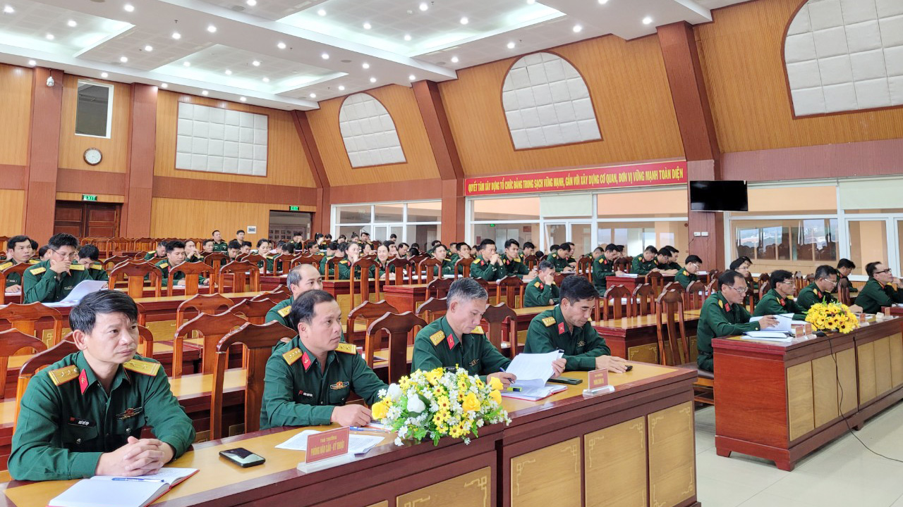 Các đại biểu tham gia Hội nghị tại điểm cầu Bộ Chỉ huy Quân sự tỉnh