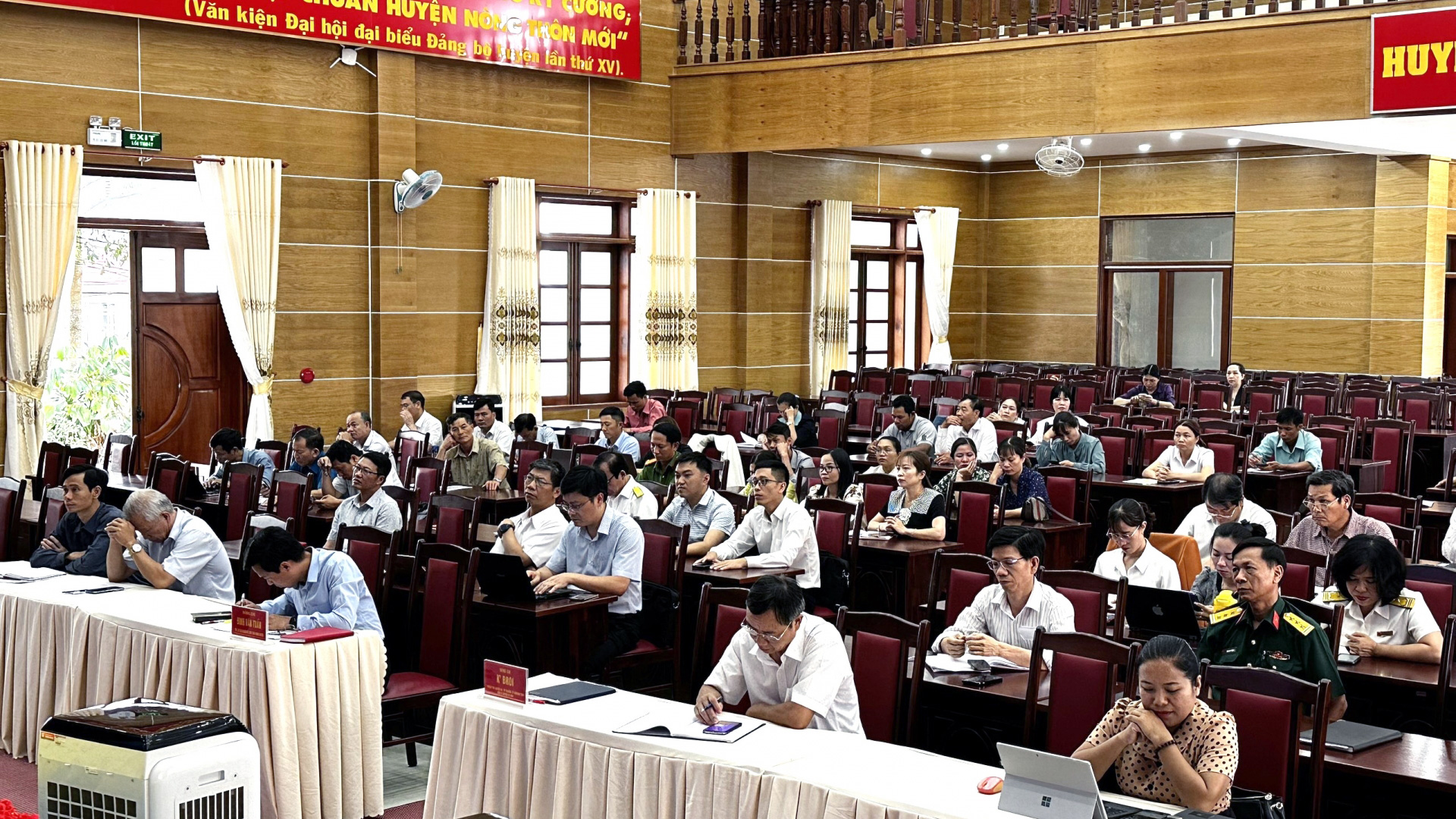 Các đại biểu tham gia Hội nghị tại điểm cầu huyện Di Linh