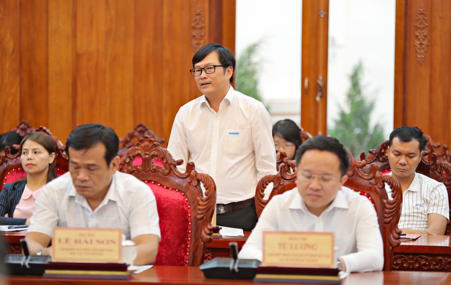 Nhà báo Gia Bình, phụ trách Báo Thanh Niên tại Lâm Đồng đóng góp ý kiến 