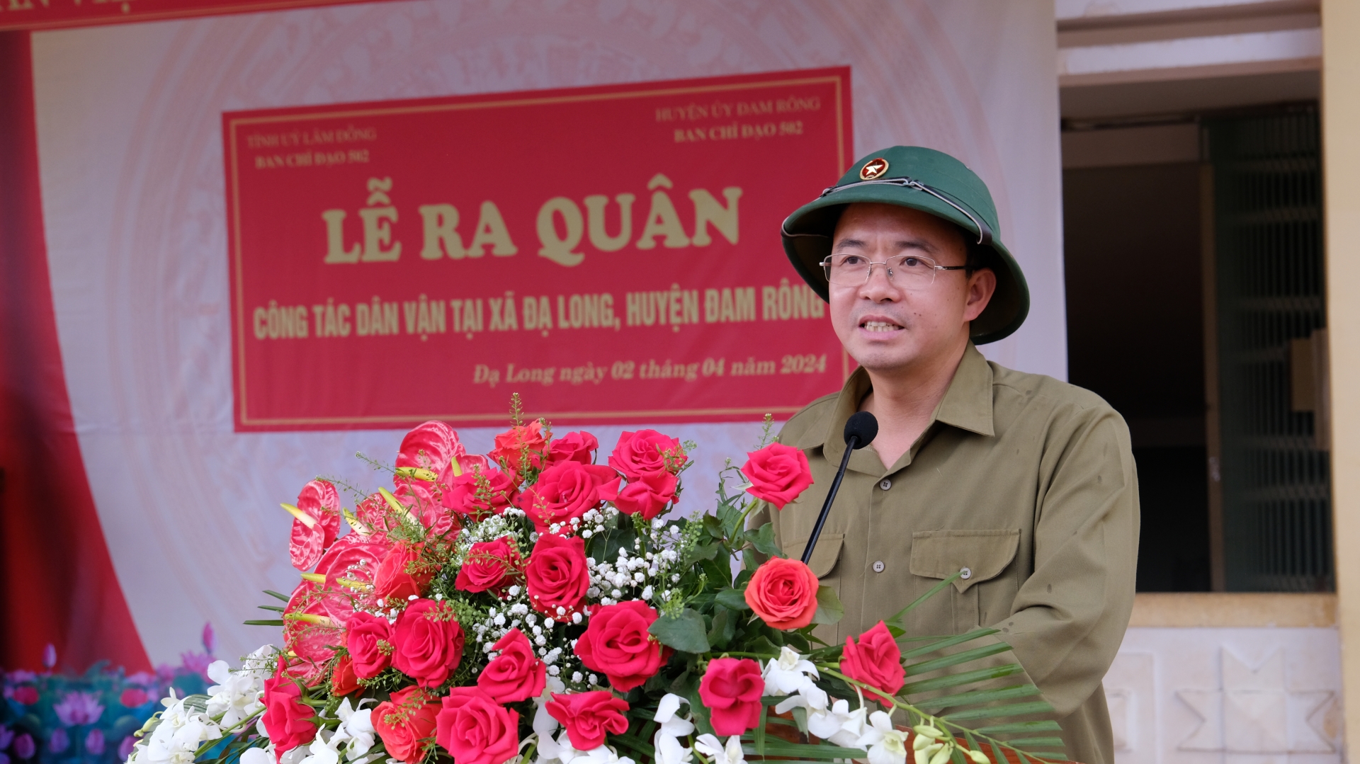 Đồng chí Nguyễn Văn Lộc - Bí thư Huyện ủy Đam Rông phát biểu tại lễ ra quân