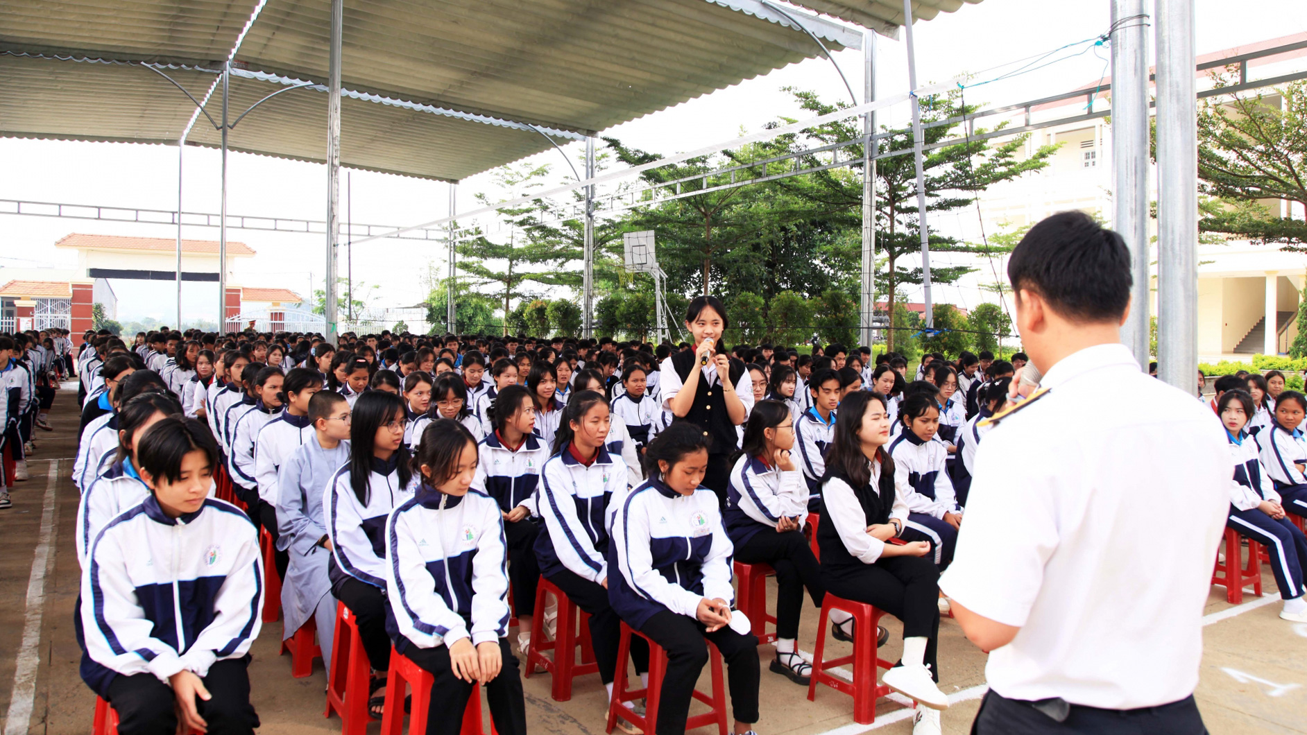 Quang cảnh buổi tuyên truyền biển đảo và thu hút nguồn nhân lực tại Trường PTTH Lê Quý Đôn