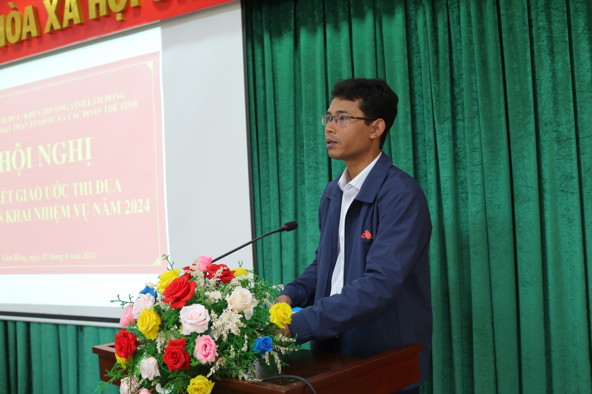 Đại diện Tỉnh đoàn Lâm Đồng - Phó khối thi đua triển khai các nội dung ký kết giao ước thi đua