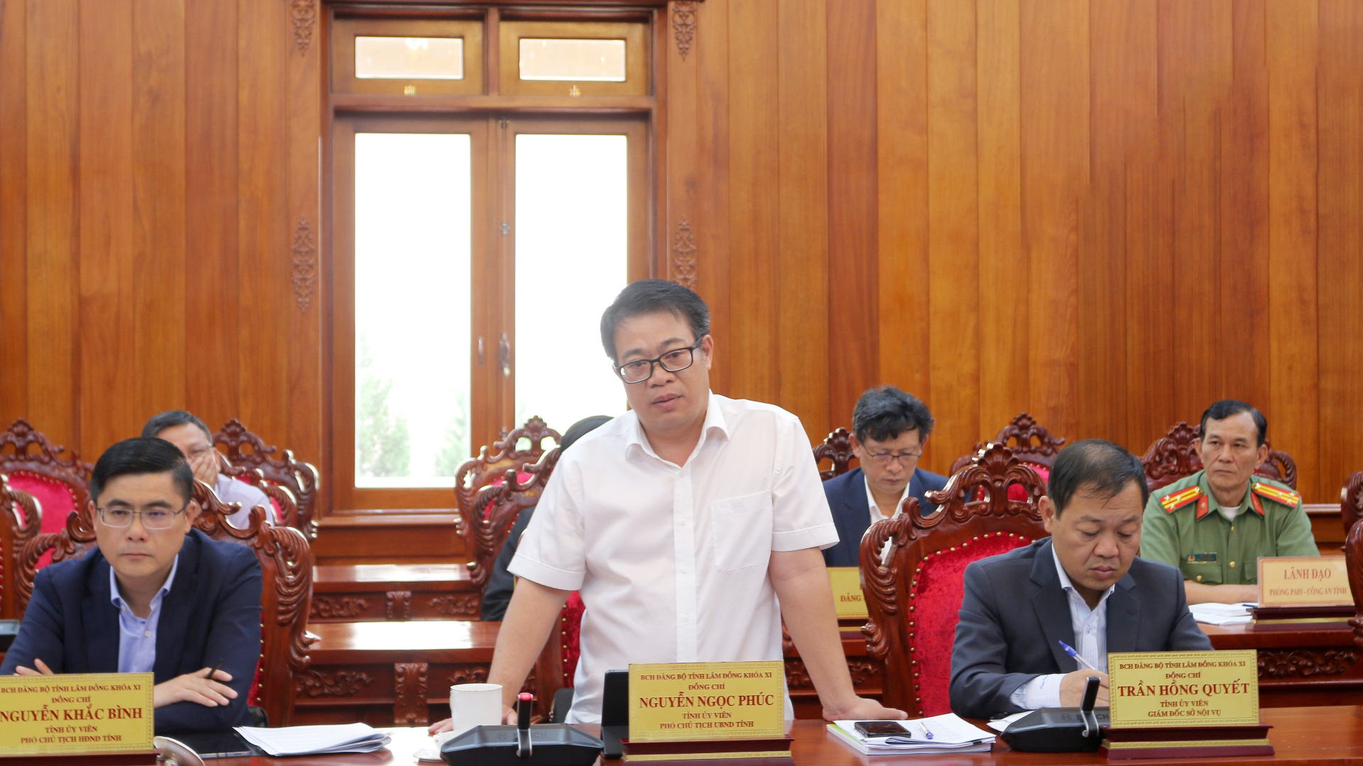 Phó Chủ tịch UBND tỉnh Nguyễn Ngọc Phúc trao đổi về công tác thẩm tra, xác minh nhân sự 