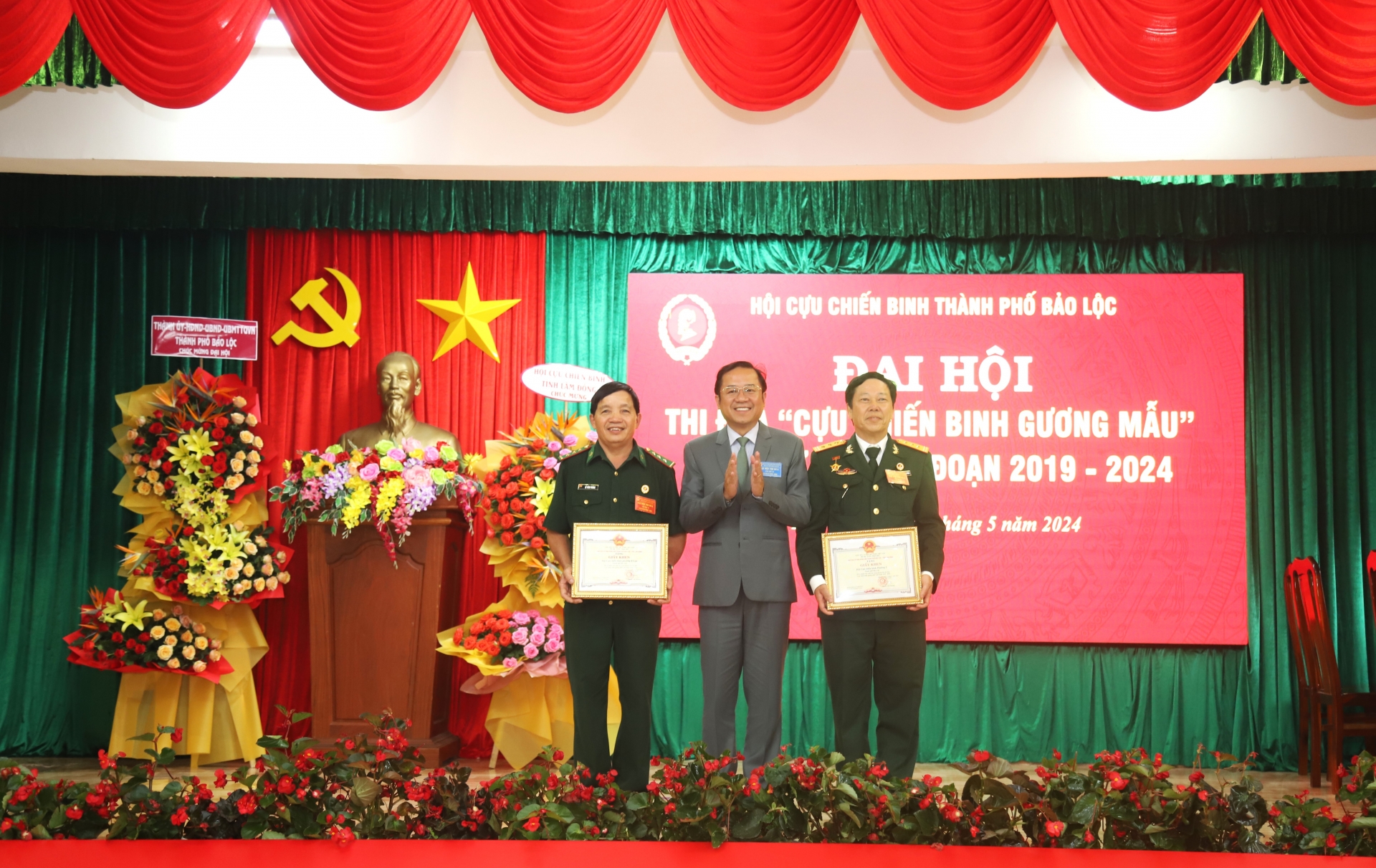 Các tập thể nhận khen thưởng của UBND TP Bảo Lộc trao tặng