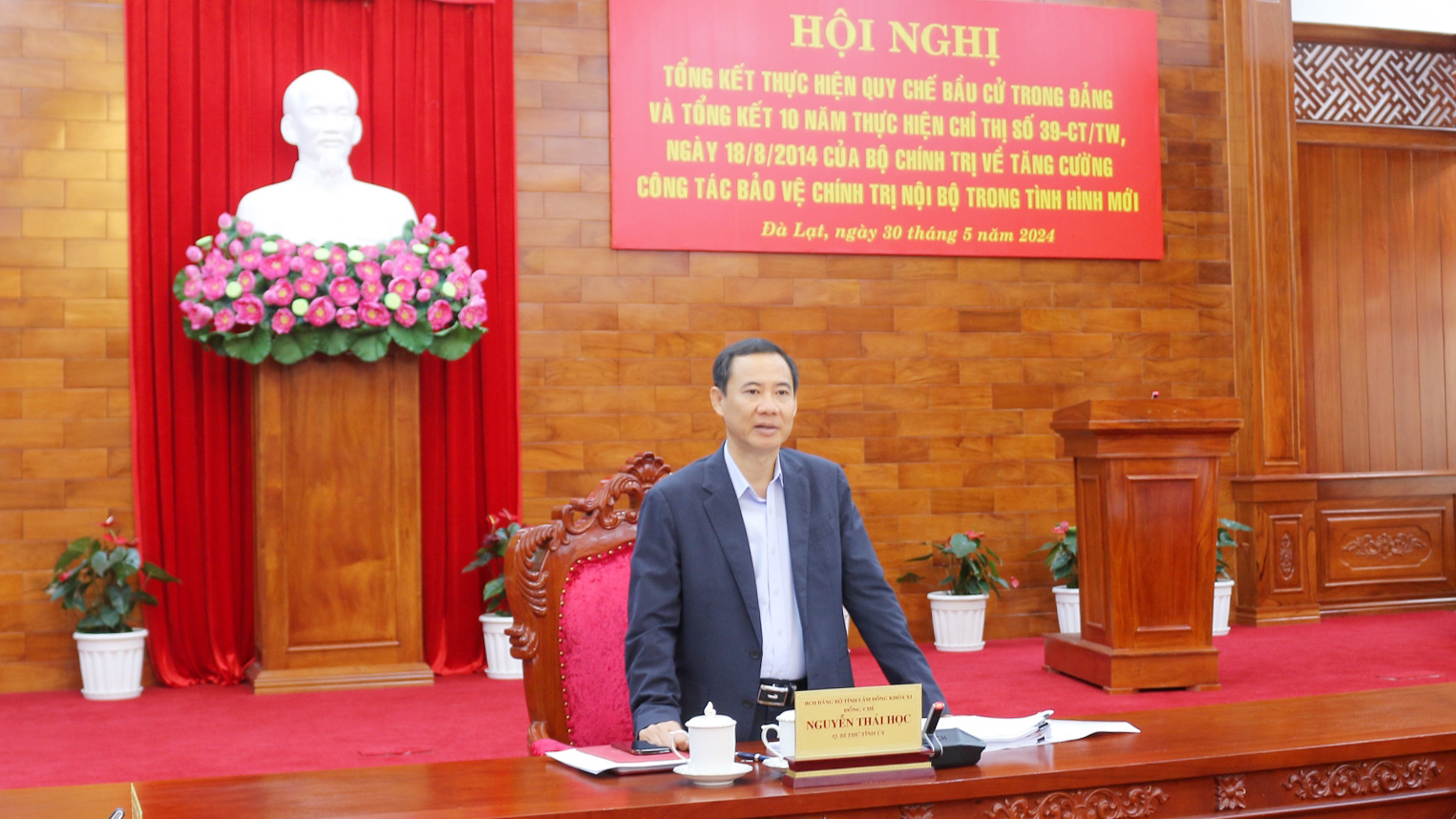 Đồng chí Nguyễn Thái Học - Quyền Bí thư Tỉnh ủy Lâm Đồng phát biểu chỉ đạo tại hội nghị