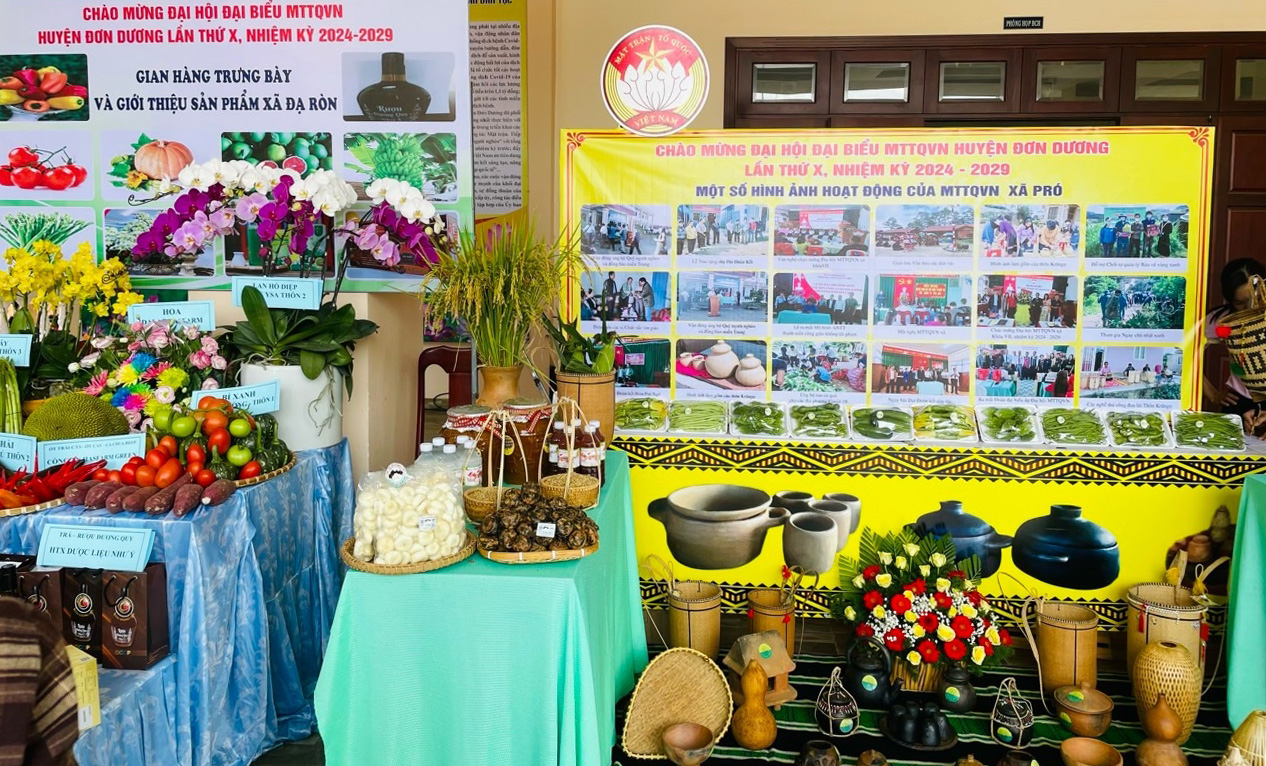 Trưng bày các sản phẩm đặc trưng huyện Đơn Dương chào mừng Đại hội