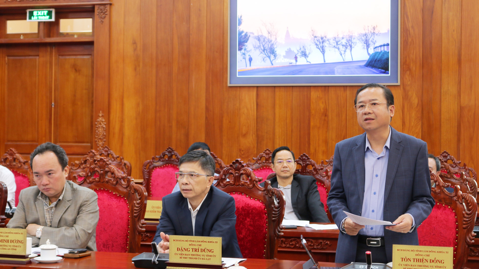 Bí thư Thành ủy Bảo Lộc Tôn Thiện Đồng trao đổi về công tác quán triệt các nghị quyết, hướng dẫn quy chế bầu cử trong Đảng