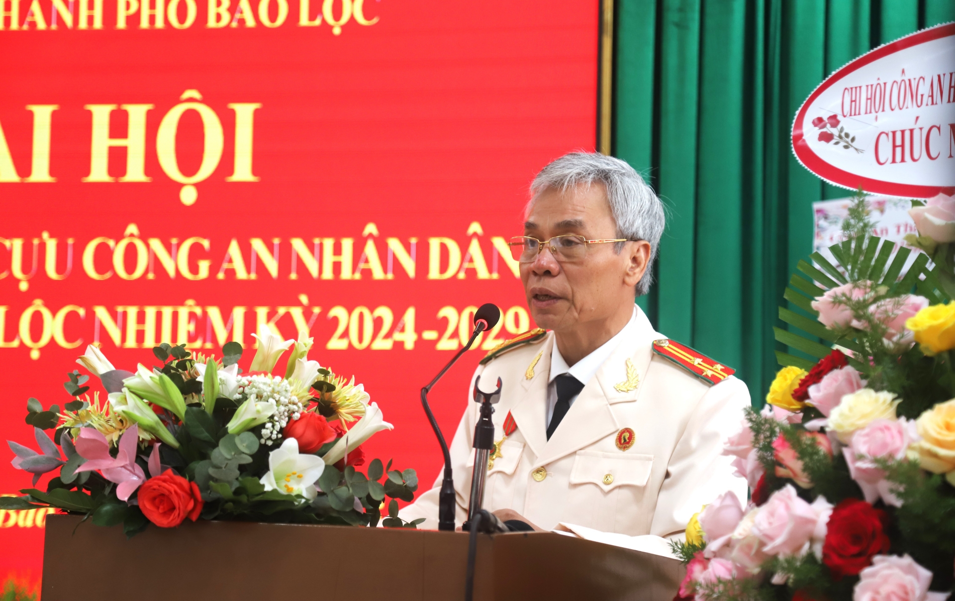 Thượng tá Đinh Hữu Linh - Chủ tịch Hội Cựu Công an Nhân dân TP Bảo Lộc phát biểu nhận nhiệm vụ tại Đại hội
