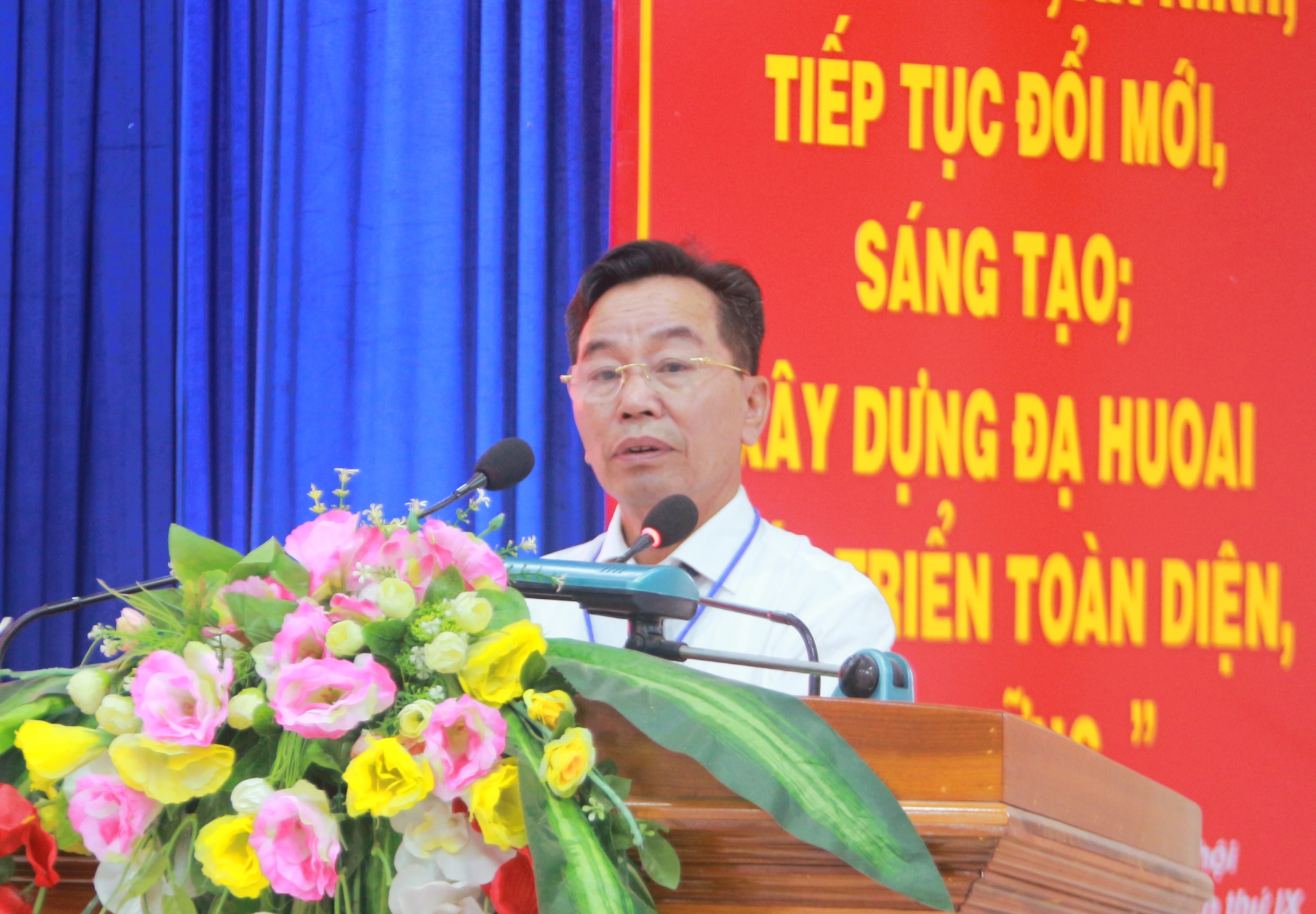 Đồng chí Nguyễn Quý Mỵ - Bí thư Huyện ủy, Chủ tịch HĐND huyện phát biểu chỉ đạo tại Đại hội