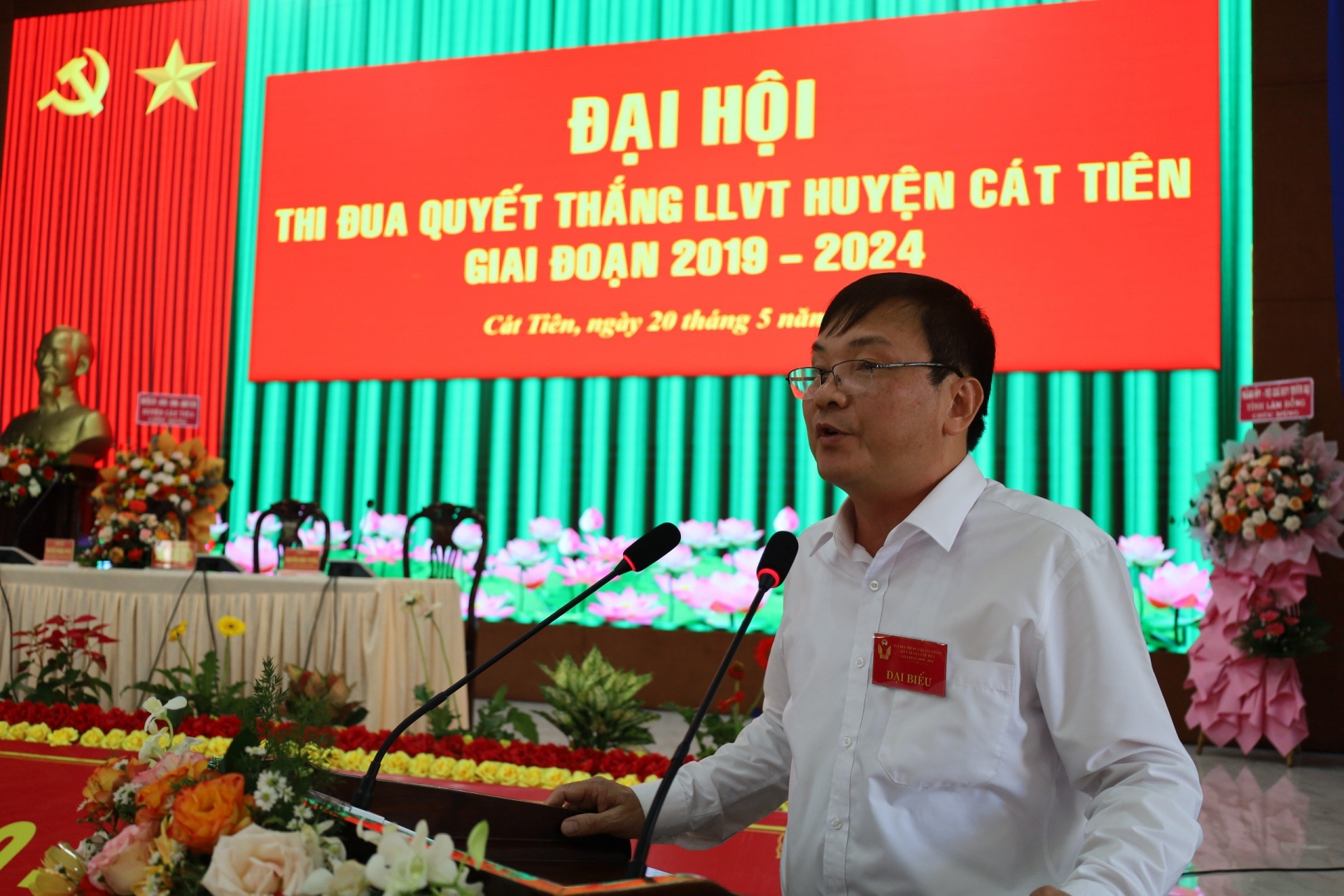 Đồng chí Nguyễn Hoàng Phúc - Chủ tịch UBND huyện Cát Tiên phát biểu tại Đại hội. 