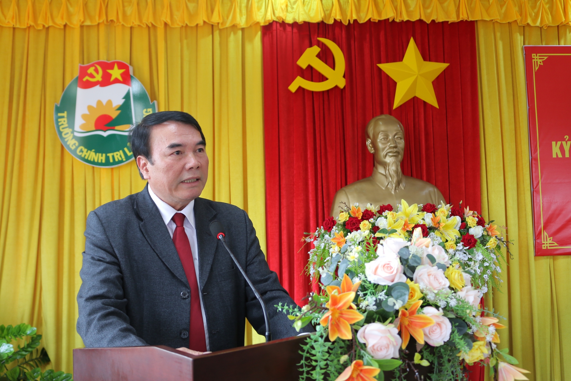 Phó Chủ tịch UBND tỉnh Phạm S phát biểu tại hội thảo