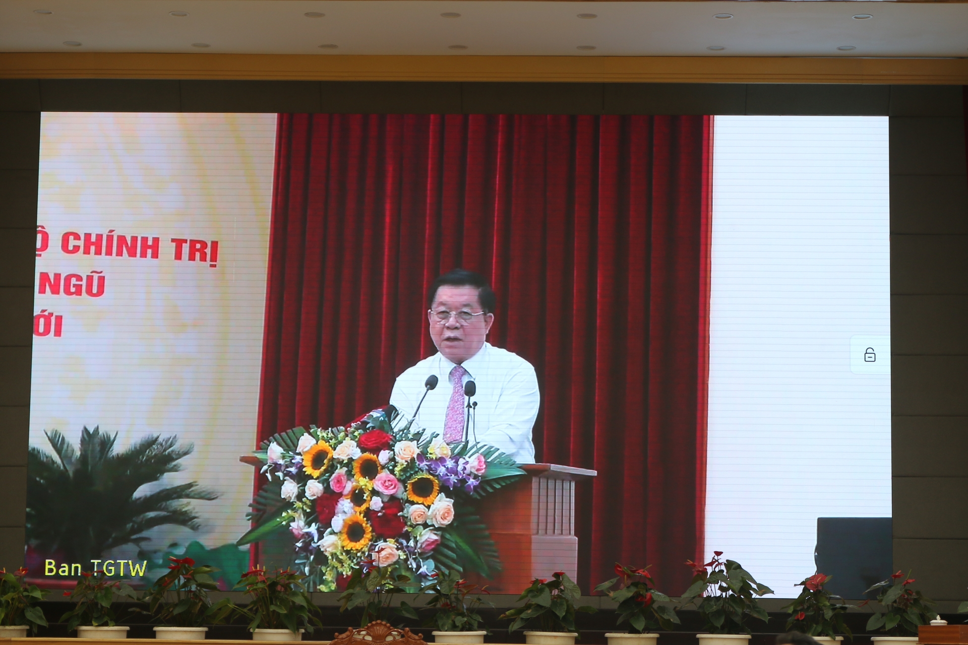 đồng chí: Nguyễn Trọng Nghĩa - Bí thư Trung ương Đảng, Trưởng Ban Tuyên giáo Trung ương