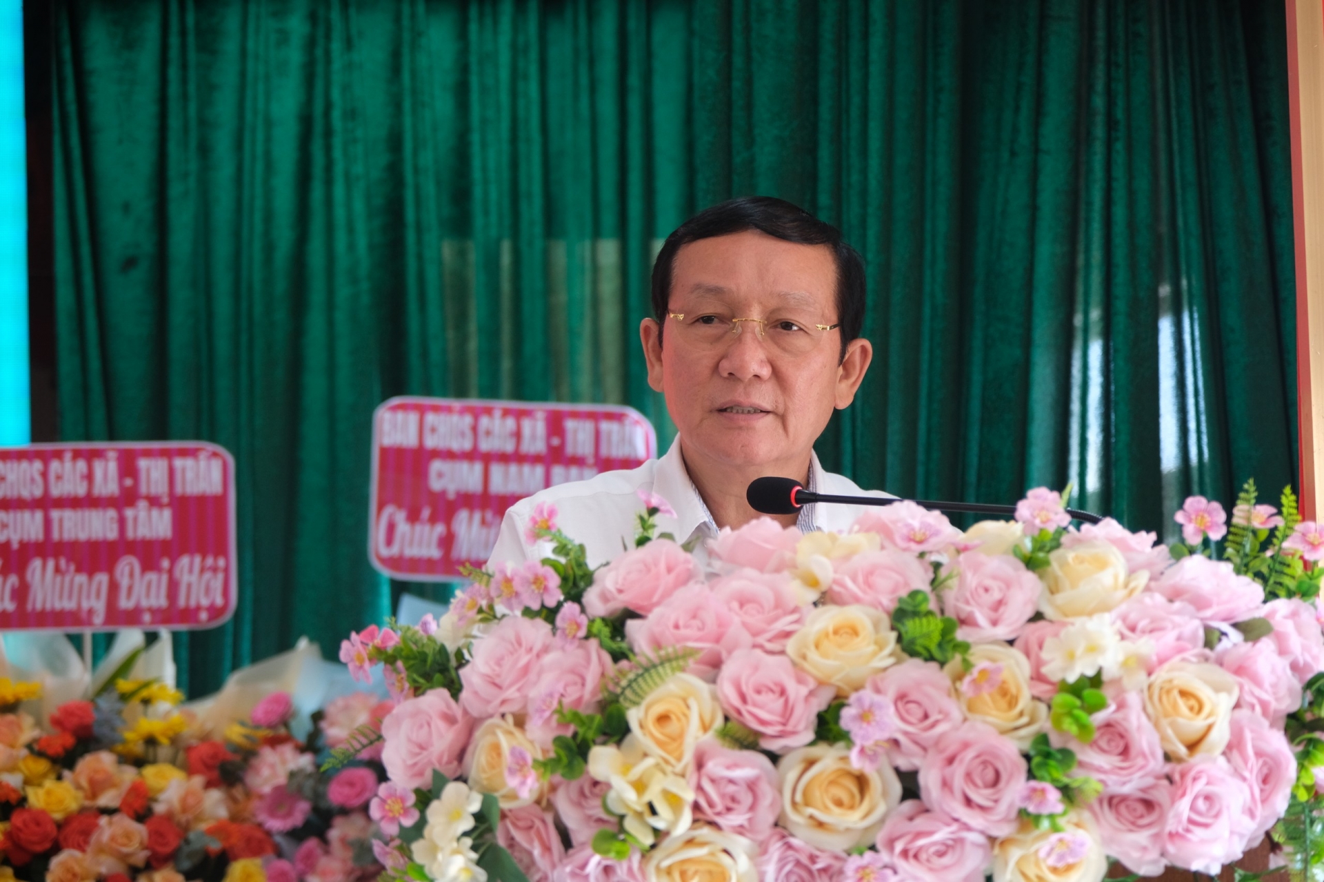 Đồng chí Nguyễn Văn Hoàng - Phó Bí thư Huyện ủy, Chủ tịch UBND huyện khai mạc Đại hội