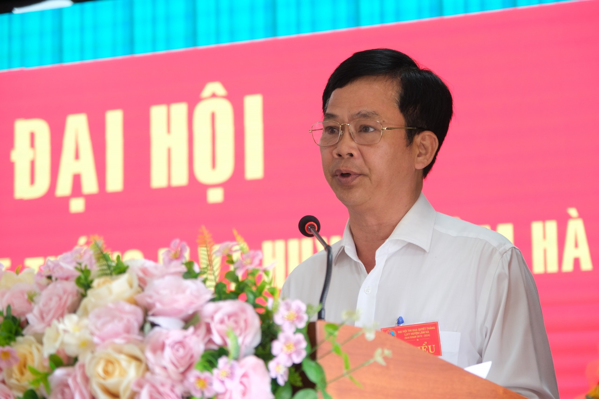 Đồng chí Nguyễn Văn Sơn - Bí thư Huyện ủy Lâm Hà phát biểu tại Đại hội