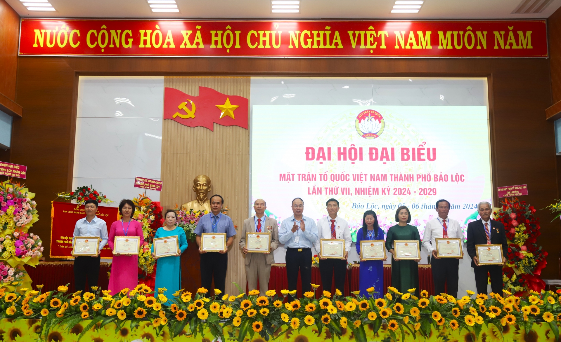 Các cá nhân nhận khen thưởng của UBND TP Bảo Lộc trao tặng