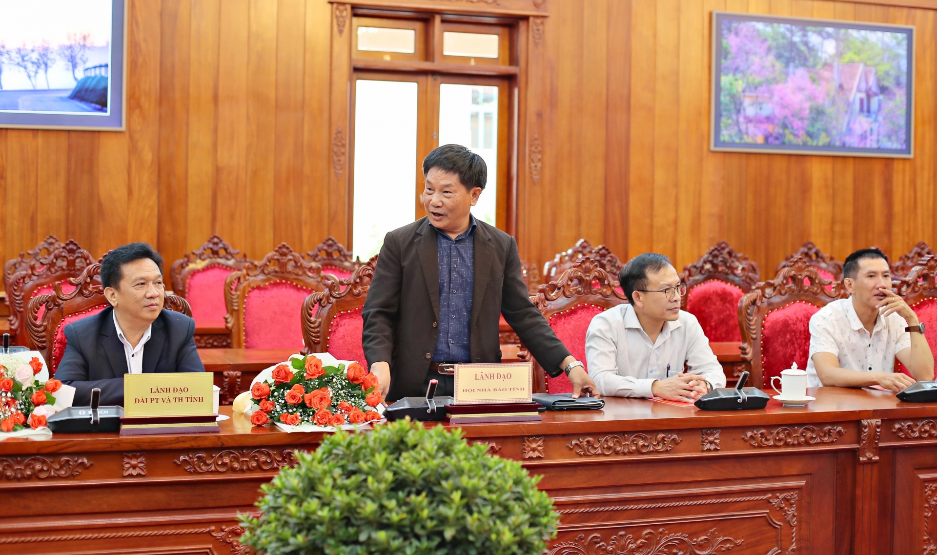 Chủ tịch Hội Nhà báo Lâm Đồng Lê Văn Tòa phát biểu cảm ơn sự quan tâm của lãnh đạo tỉnh tại buổi gặp mặt