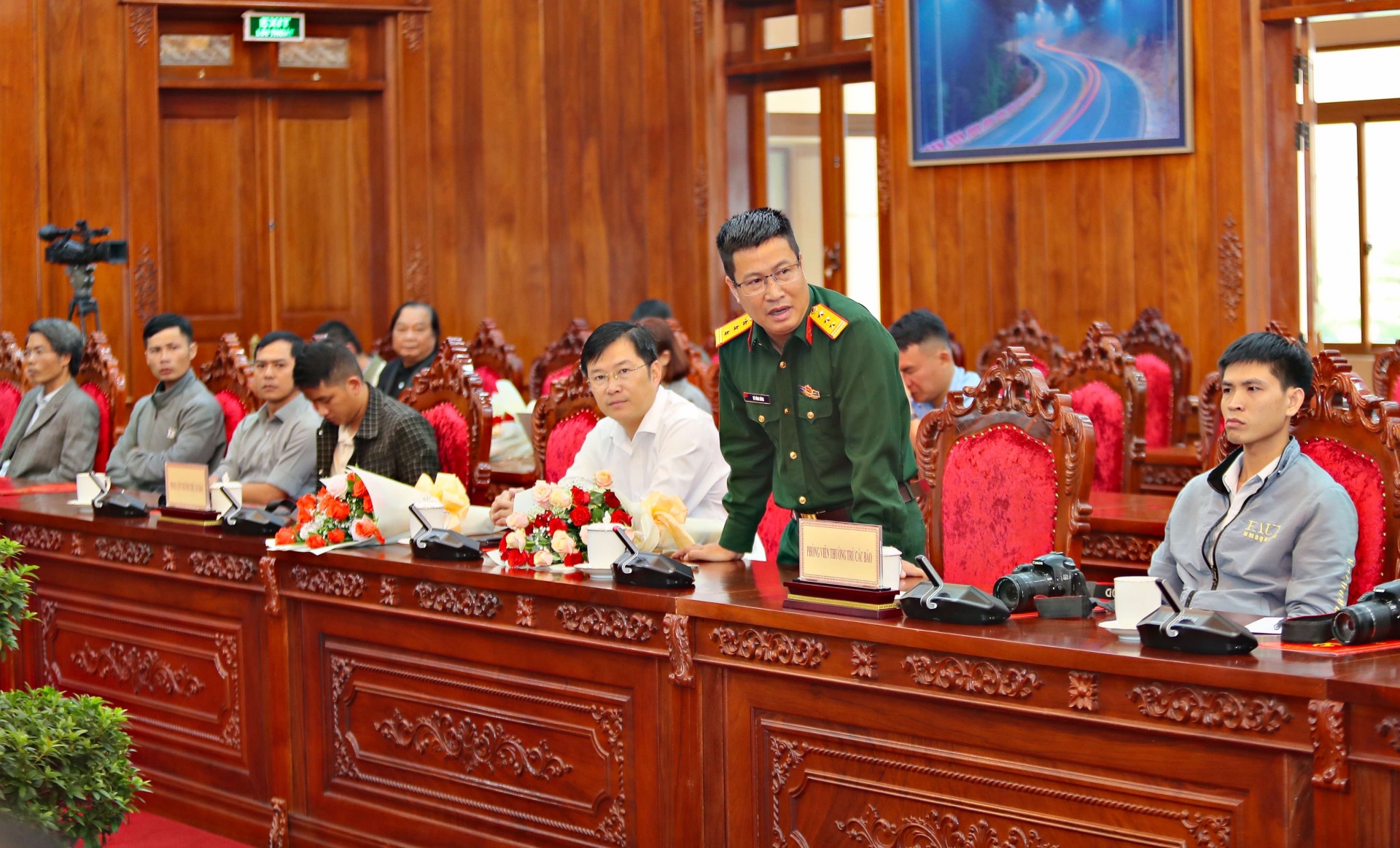 Nhà báo Lê Văn Tòa- Chủ tịch Hội Nhà báo Lâm Đồng phát biểu tại buổi gặp mặt sáng nay