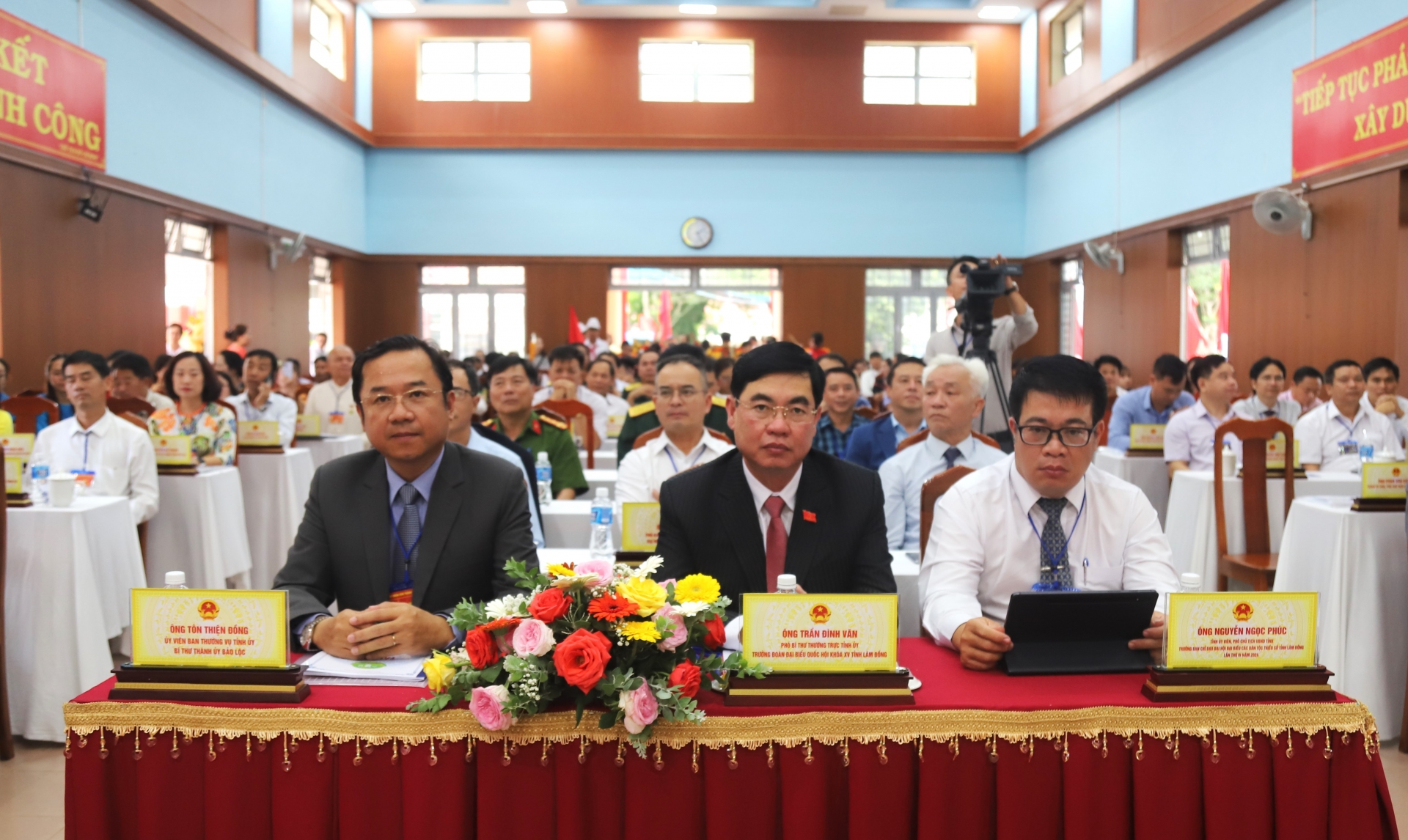 Các đồng chí lãnh đạo tỉnh Lâm Đồng dự Đại hội