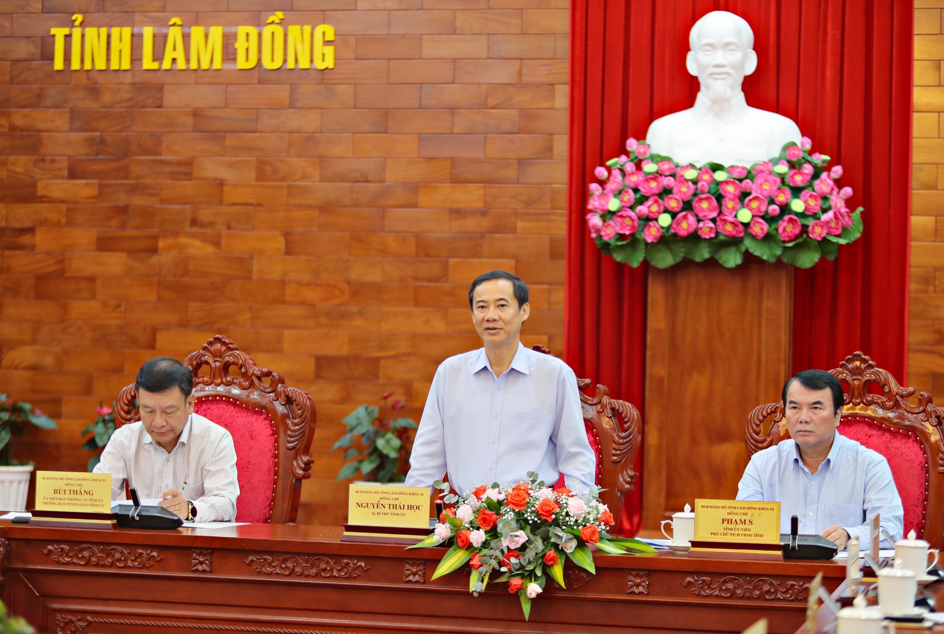 Các đồng chí chủ trì buổi gặp mặt phóng viên báo chí trên địa bàn tỉnh nhân dịp kỷ niệm 99 năm Ngày Báo chí Cách mạng Việt Nam 